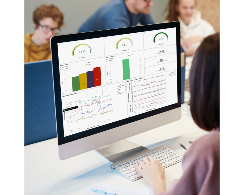 Analytics-Desk2